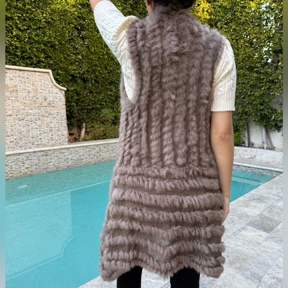 Chic long Rabbit Fur Vest in Taupe - Picture 4 of 5